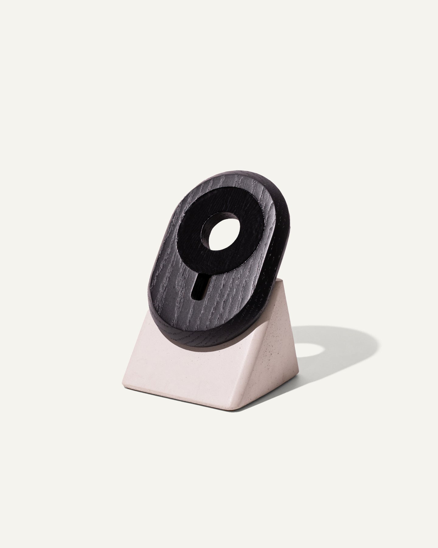 Modhaus upright phone stand for magsafe
