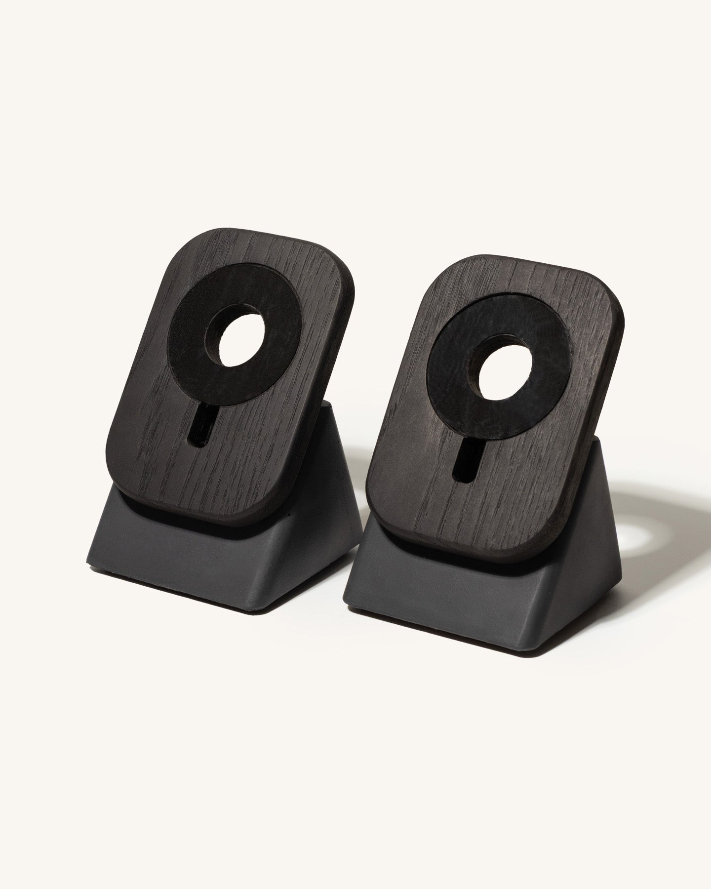 The Upright MagSafe Stand by Modhaus in concrete and wood - bundle pack