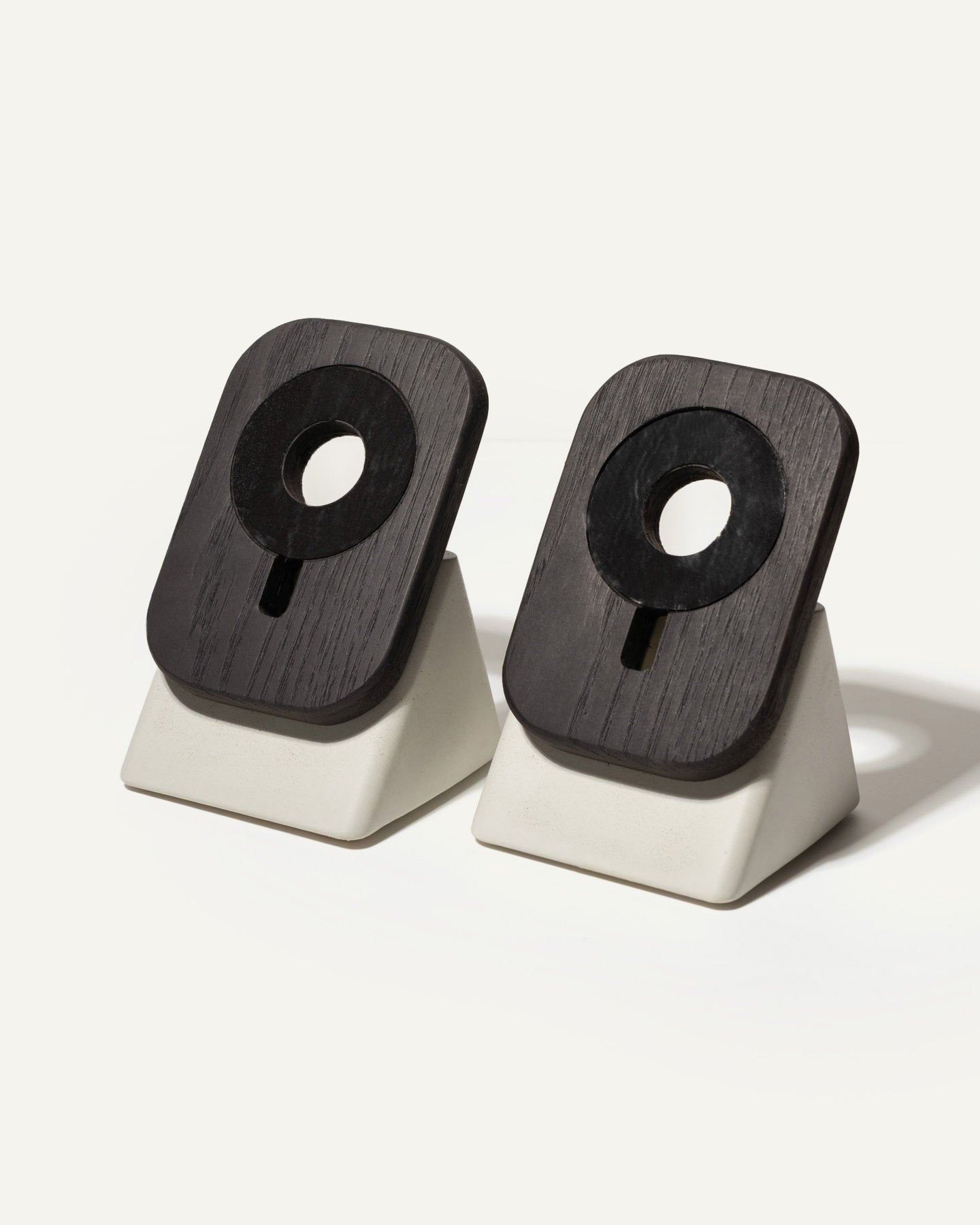 The Upright MagSafe Stand by Modhaus in concrete and wood - bundle pack