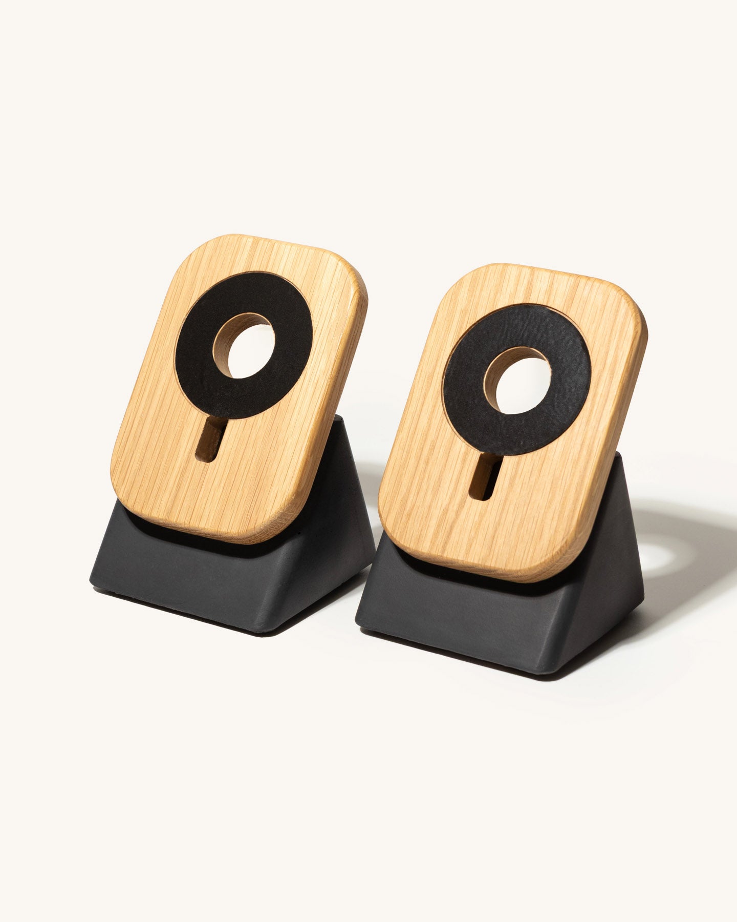 The Upright MagSafe Stand by Modhaus in concrete and wood - bundle pack