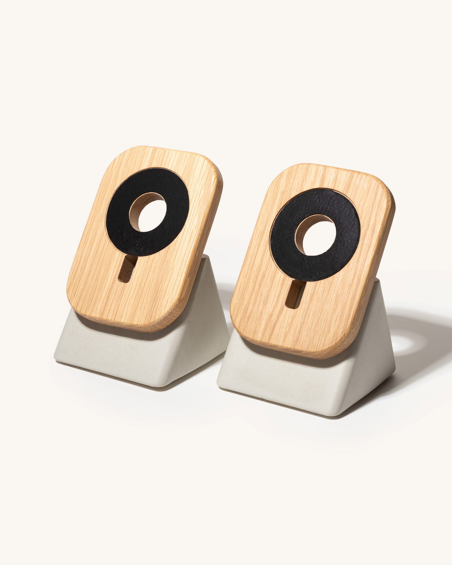 The Upright MagSafe Stand by Modhaus in concrete and wood - bundle pack