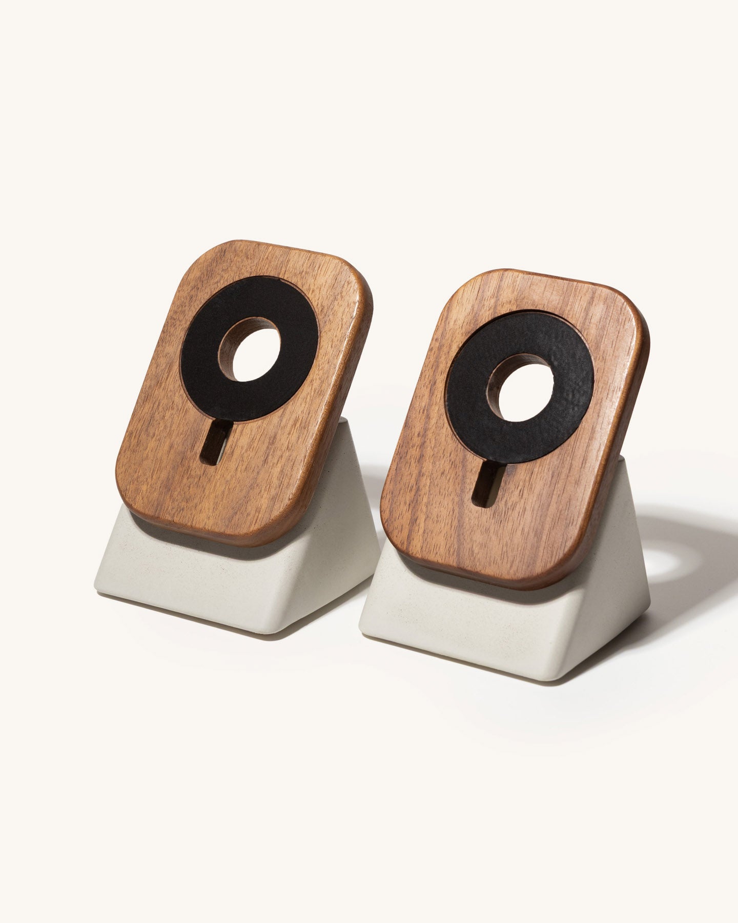 The Upright MagSafe Stand by Modhaus in concrete and wood - bundle pack