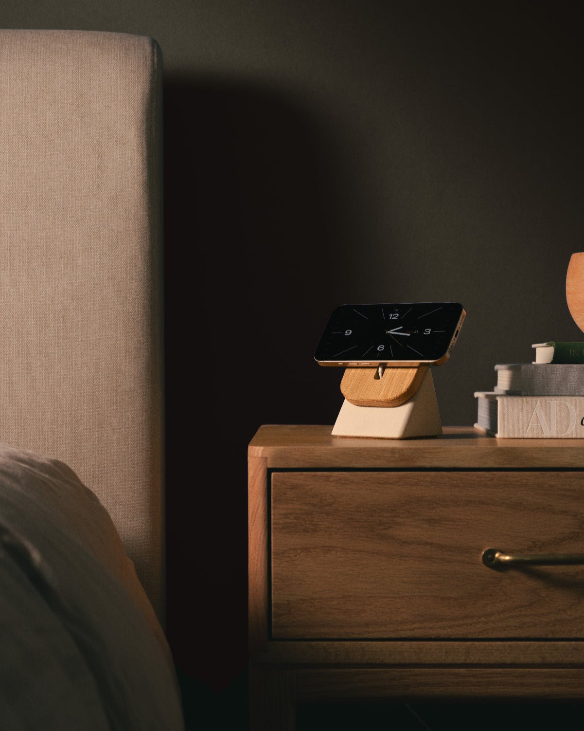 The Modhaus Upright Two Phone Stand for MagSafe in Oak / Natural