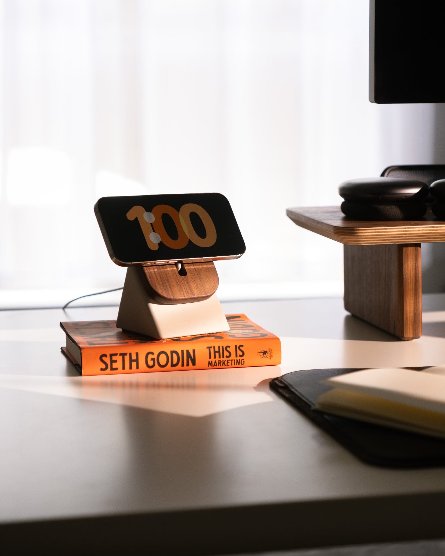 Modhaus Upright Two MagSafe Stand