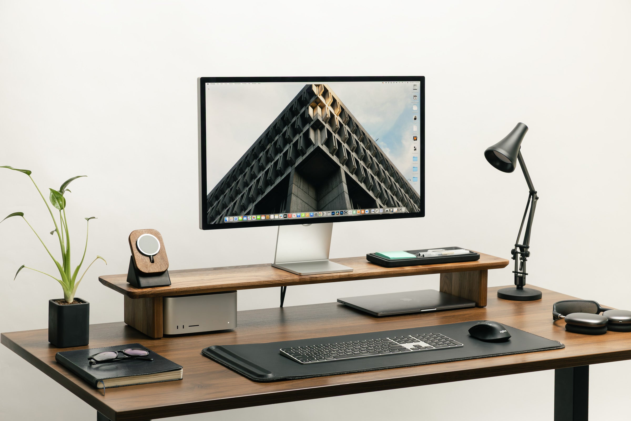 Modhaus Desk Shelf and workspace in walnut wood